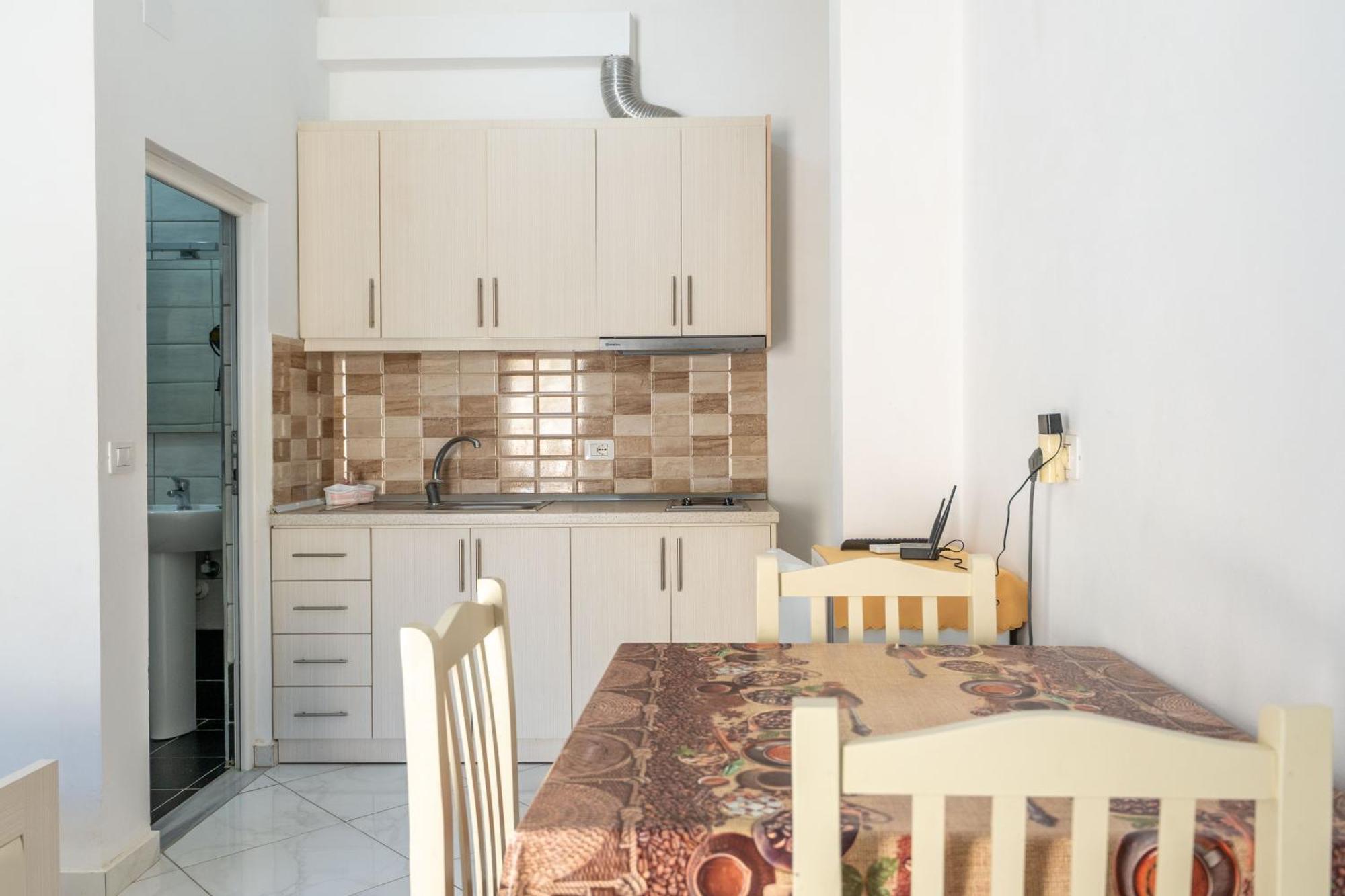 Vila Celi Sarandë エクステリア 写真