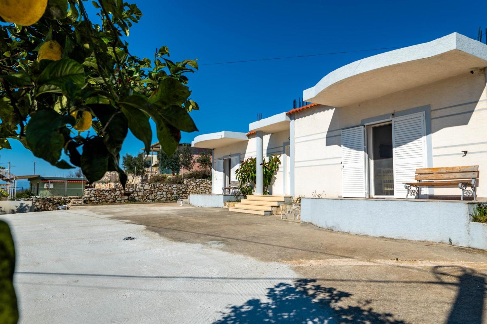 Vila Celi Sarandë エクステリア 写真