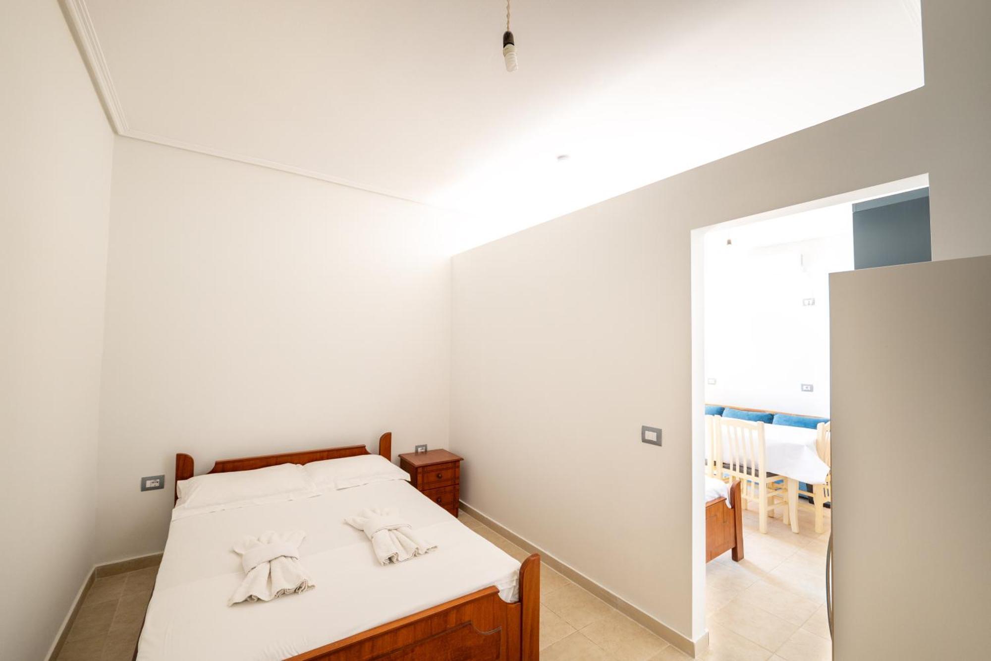 Vila Celi Sarandë エクステリア 写真