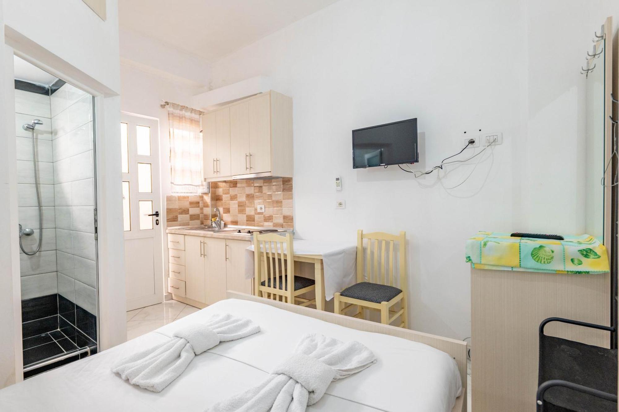Vila Celi Sarandë エクステリア 写真