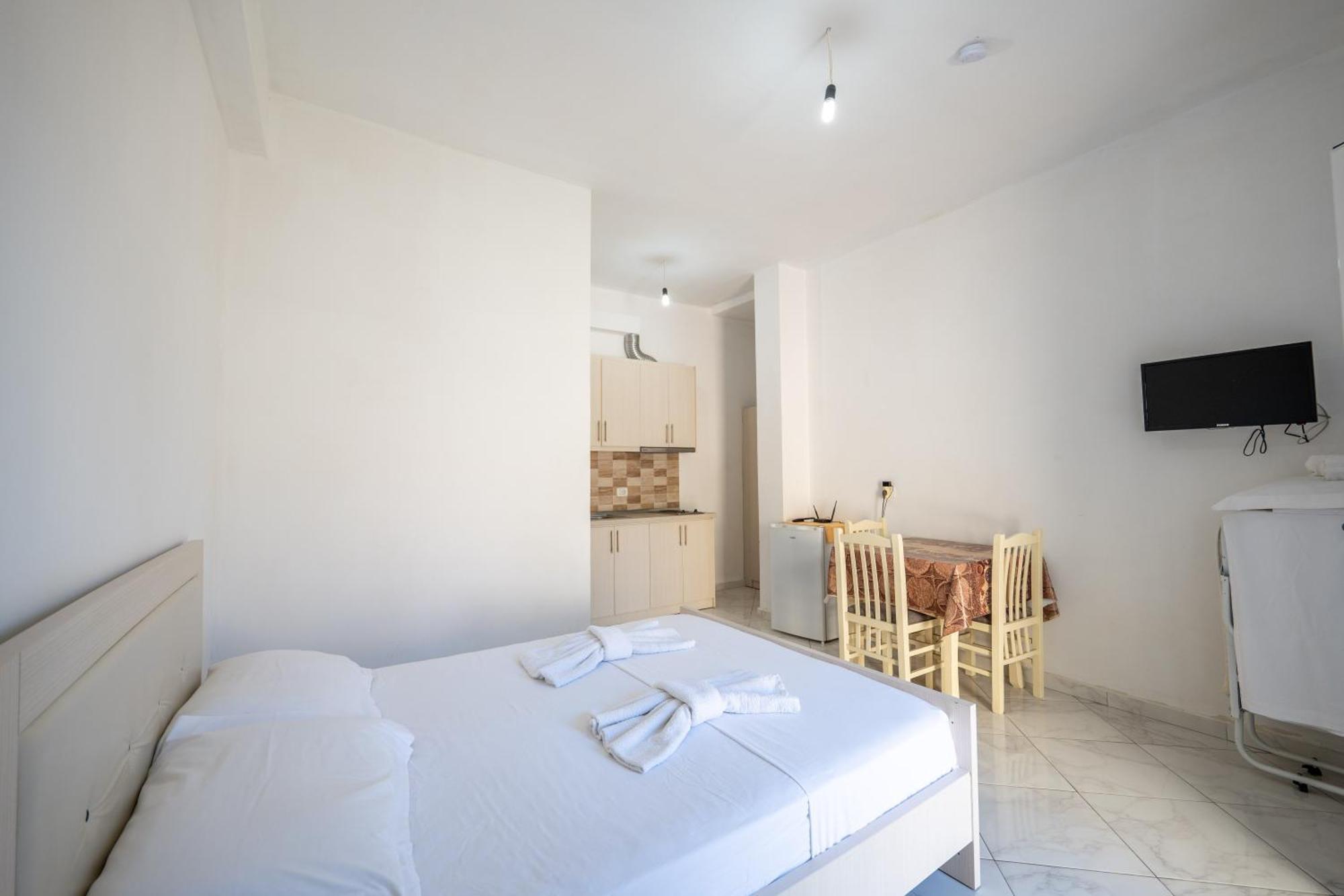 Vila Celi Sarandë エクステリア 写真