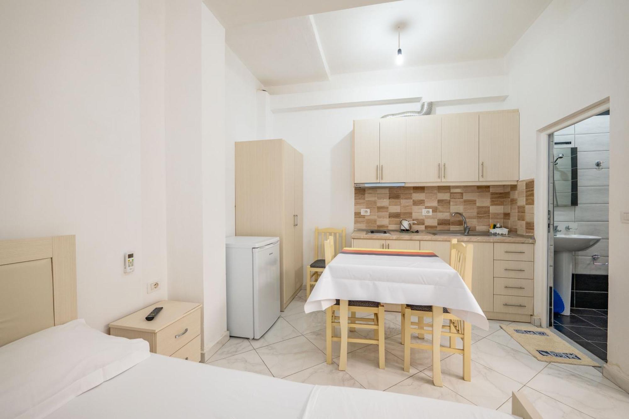 Vila Celi Sarandë エクステリア 写真