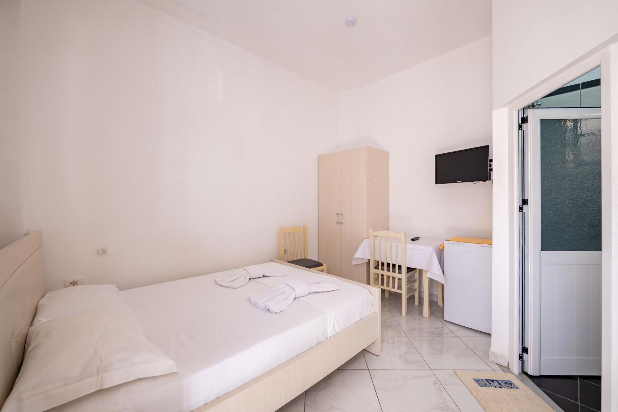 Vila Celi Sarandë エクステリア 写真