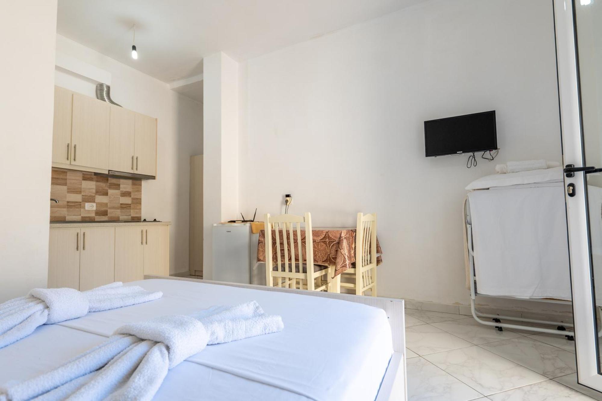 Vila Celi Sarandë エクステリア 写真