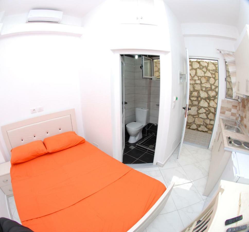 Vila Celi Sarandë エクステリア 写真